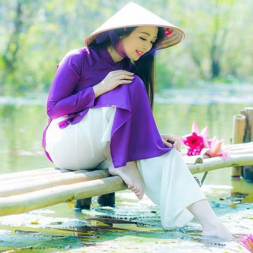 thoi trang ao dai satin tim