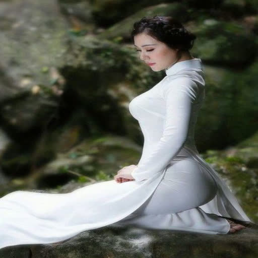 thoi trang ao dai satin trang