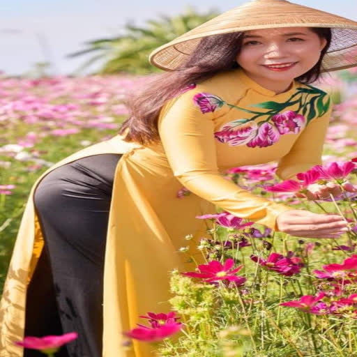 thoi trang ao dai satin vang