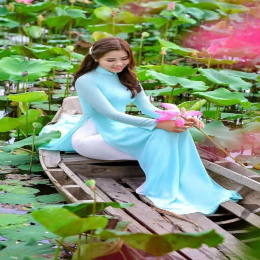 thoi trang ao dai satin xanh