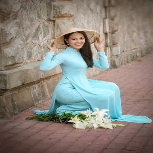 thoi trang ao dai satin xanh